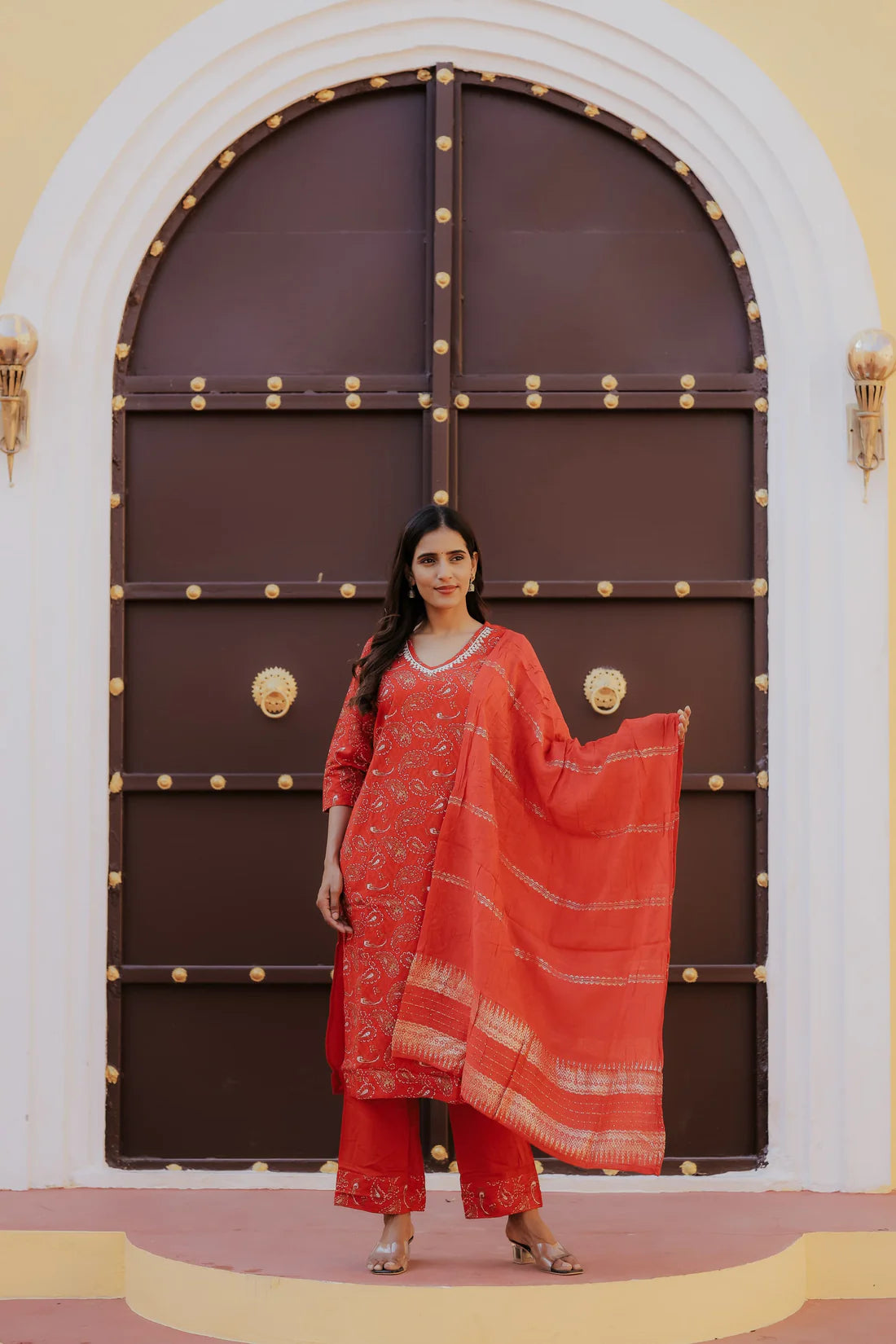 The Best Fabrics for Women's Suits: Comfort and Style Combined